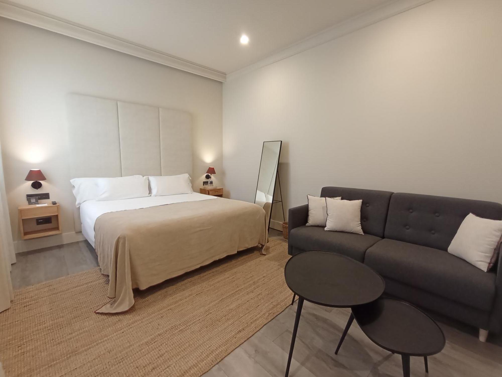 Uma Suites Parada Del Marques Seville Luaran gambar