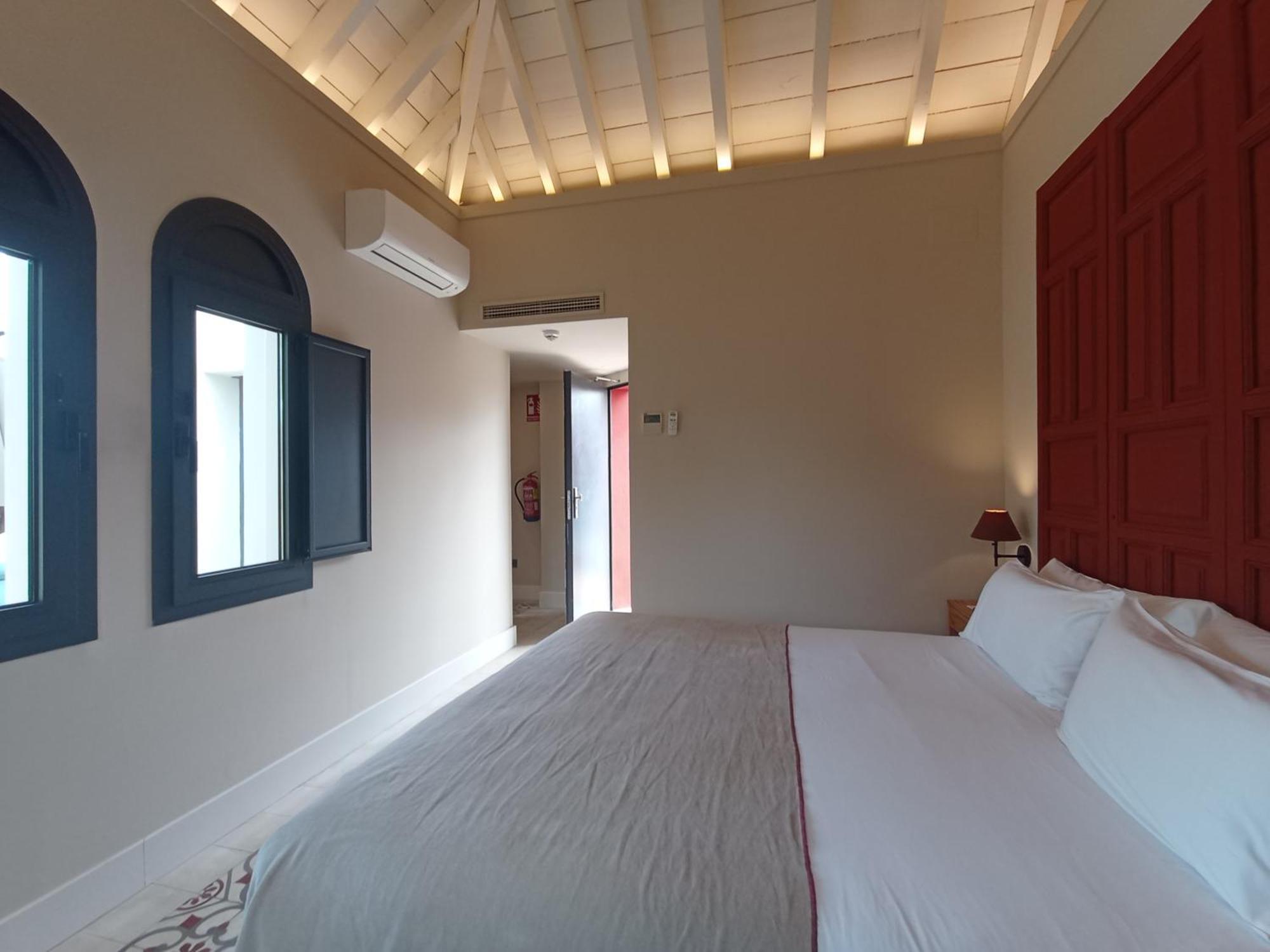 Uma Suites Parada Del Marques Seville Luaran gambar