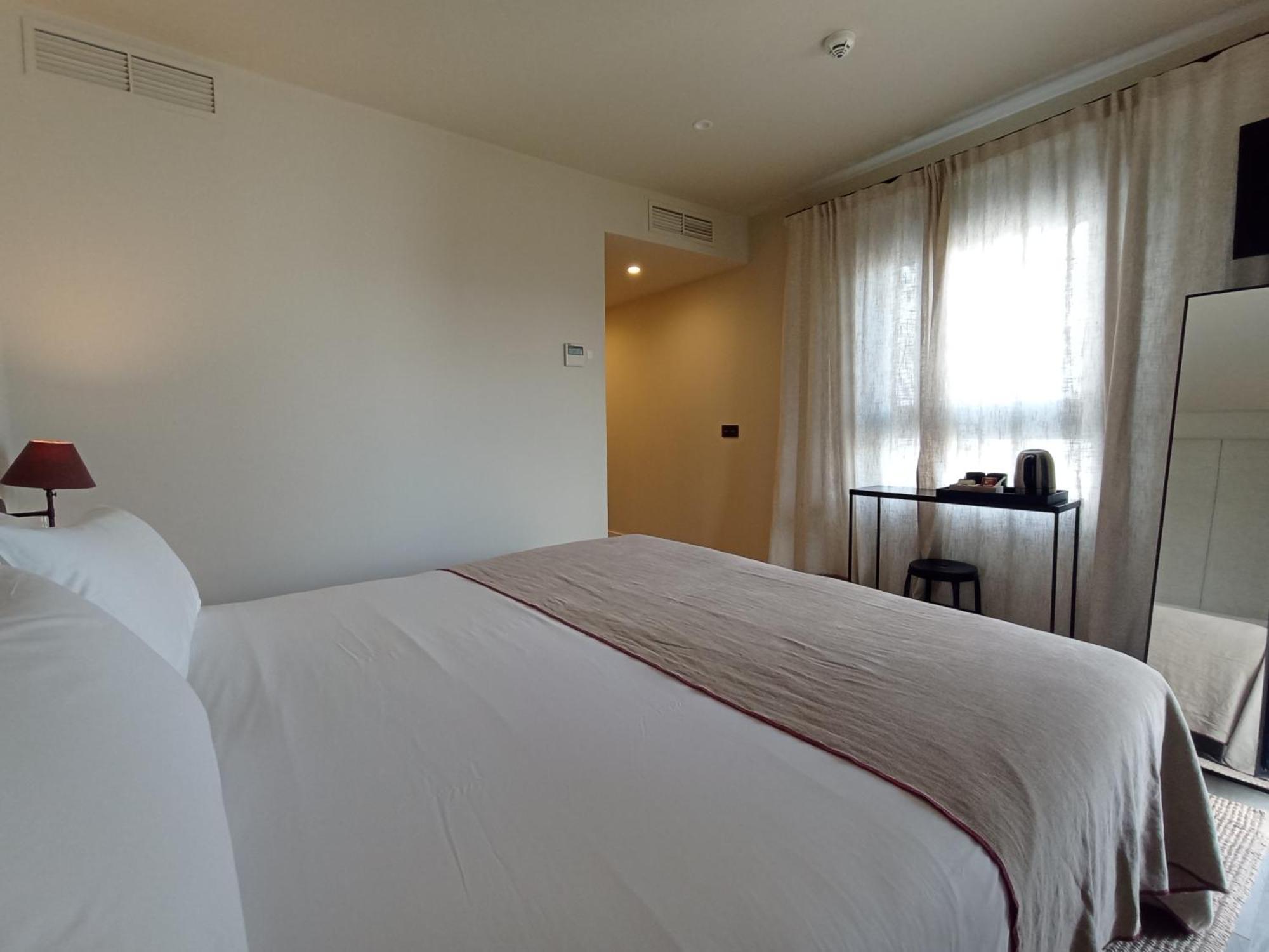 Uma Suites Parada Del Marques Seville Luaran gambar